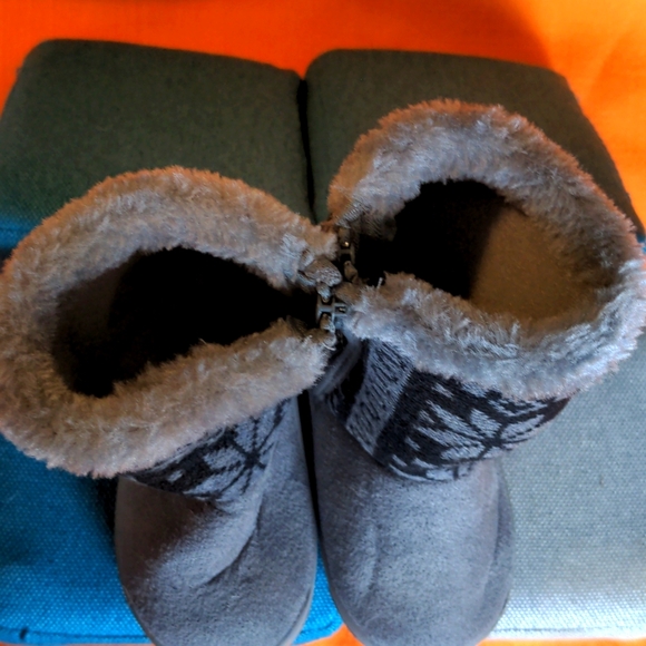 #2  😍 5 For $25 😍  Black & Gray Nordic Print Boots   🥾 - Picture 2 of 7